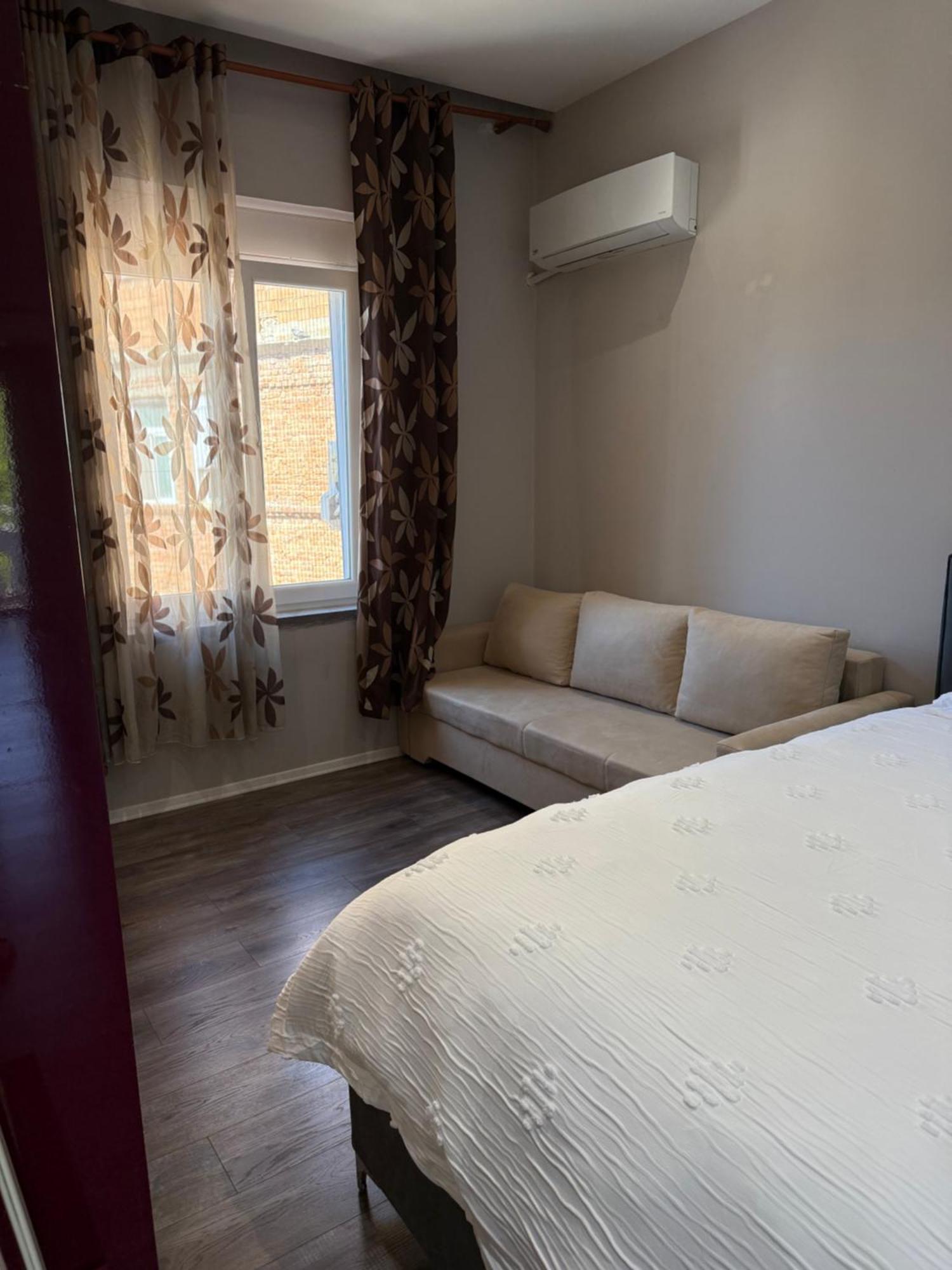 Lukas Apartament Vollga Durres Exterior photo